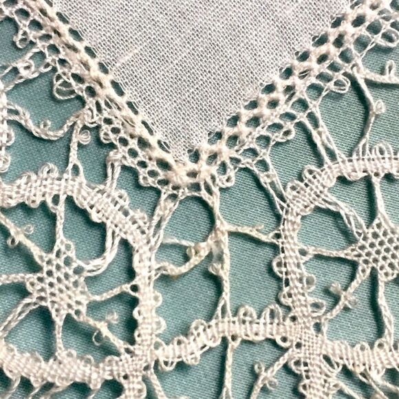 BRIDAL WEDDING SHOWER ANTIQUE NEW OLD STOCK HAND MADE BRUGES LACE HANKIE - Picture 4 of 8